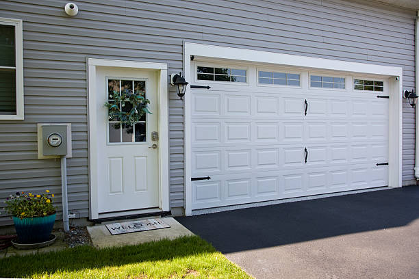 24/7 Emergency Garage Door Panel Replacement experts in New Hampton, IA